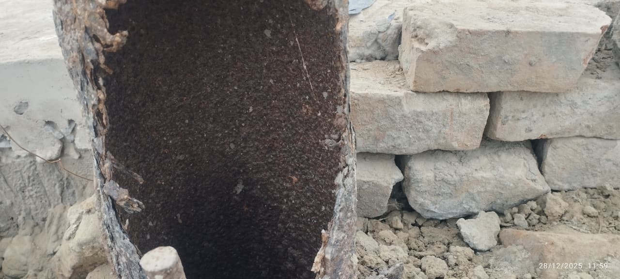 विधुत पोल क्षतिग्रस्त कभी भी हो सकती है दुर्घटना।