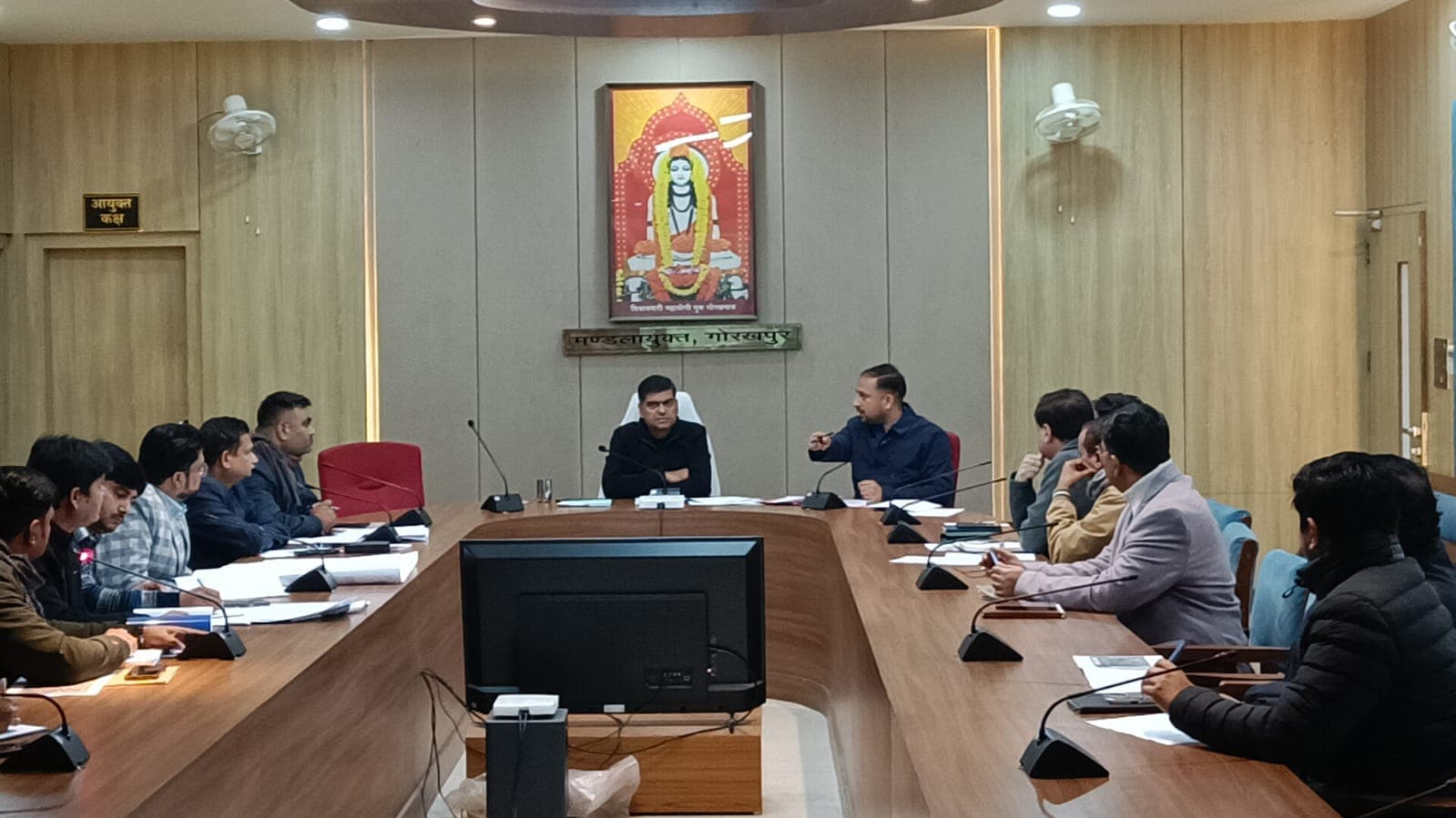 अर्बन फ्लड नियंत्रण एवं स्टॉर्म वाटर ड्रेनेज योजना पर समीक्षा बैठक गोरखपुर।