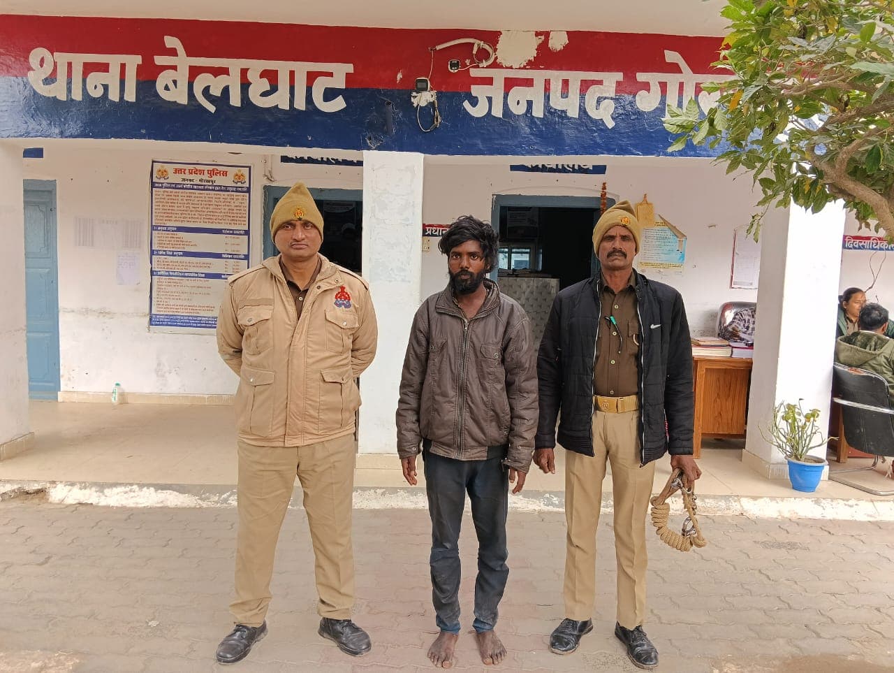 बेलघाट पुलिस ने वांछित अभियुक्त को किया गिरफ्तार चोरी व अपराध पर