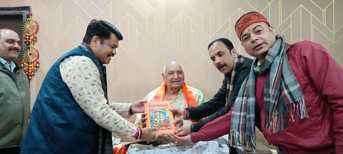 ‘राम का आधार=रामायण’ वितरण योजना के अंतर्गत श्रीरामचरितमानस का वितरण
