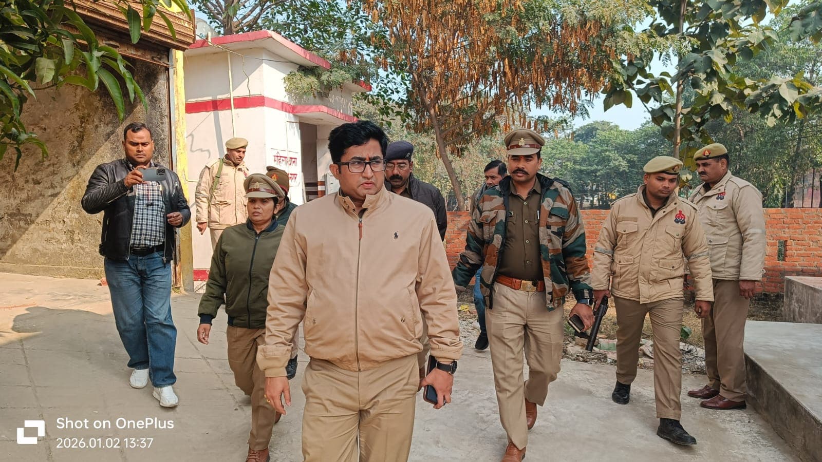 पुलिस अधीक्षक संतकबीरनगर द्वारा महिला थाना का किया गया औचक निरीक्षण