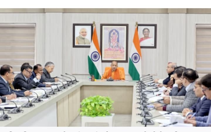 लखनऊ सीएम योगी ने की वित्त विभाग की समीक्षा, सभी विभागों को