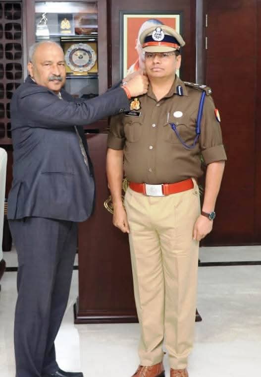 लखनऊ पदोन्नति प्राप्त पुलिस अधिकारियों की पिपिंग सेरेमनी का आयोजन सम्पन्न पुलिस
