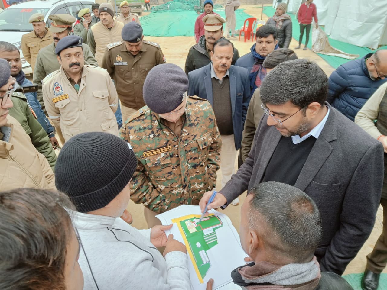 गोरखपुर महोत्सव की तैयारियों का जिलाधिकारी व डीआईजी/एसएसपी ने पहुंच कर किया