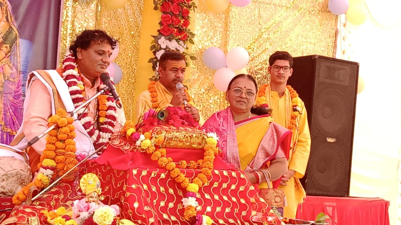 कटारा हिल्स में श्रीमद् भागवत कथा के दौरान धूमधाम से मनाया गया श्रीकृष्ण जन्मोत्सव