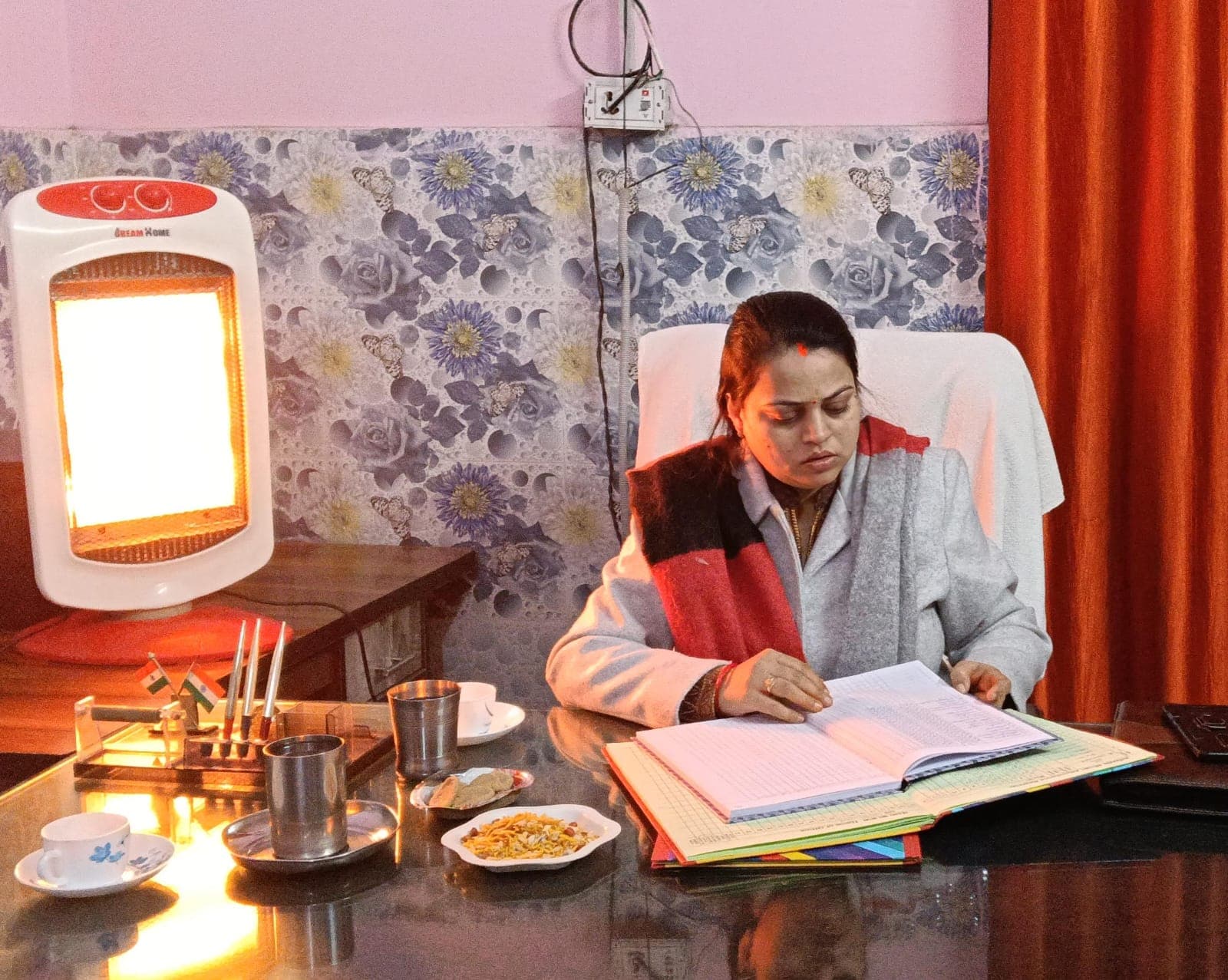 गोरखपुर/ नवागत ईओ पूजा सिंह परिहार ने आज नगर पंचायत पिपराइच का