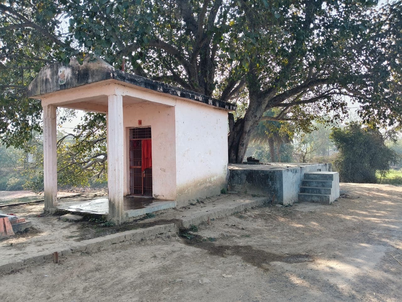 हनुमान मंदिर में चोरी, पहले शिवलिंग भी हुआ था गायब; पुलिस की कार्यप्रणाली पर उठे सवाल