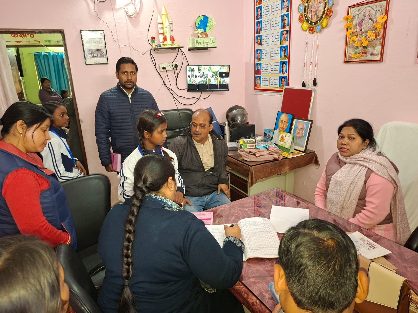 बांसगांव में राष्ट्रीय बालिका पखवाड़ा के तहत कस्तूरबा विद्यालय की छात्राओं की हुई मेडिकल जांच