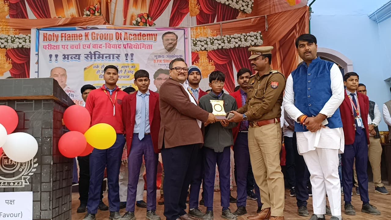 होली फ्लेम एकेडमी के डायरेक्टर शिवेंद्र सिंह एवं विक्की सिंह के नेतृत्व