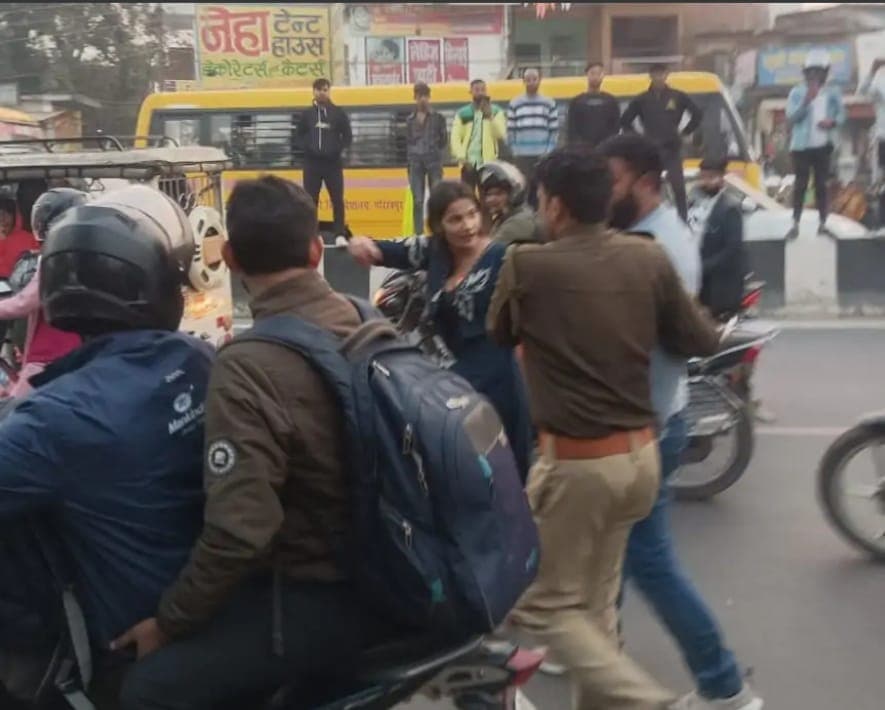 कैंट  क्षेत्र में चली गोली: युवक घायल, युवती समेत दो आरोपी हिरासत में, आपराधिक इतिहास की जांच