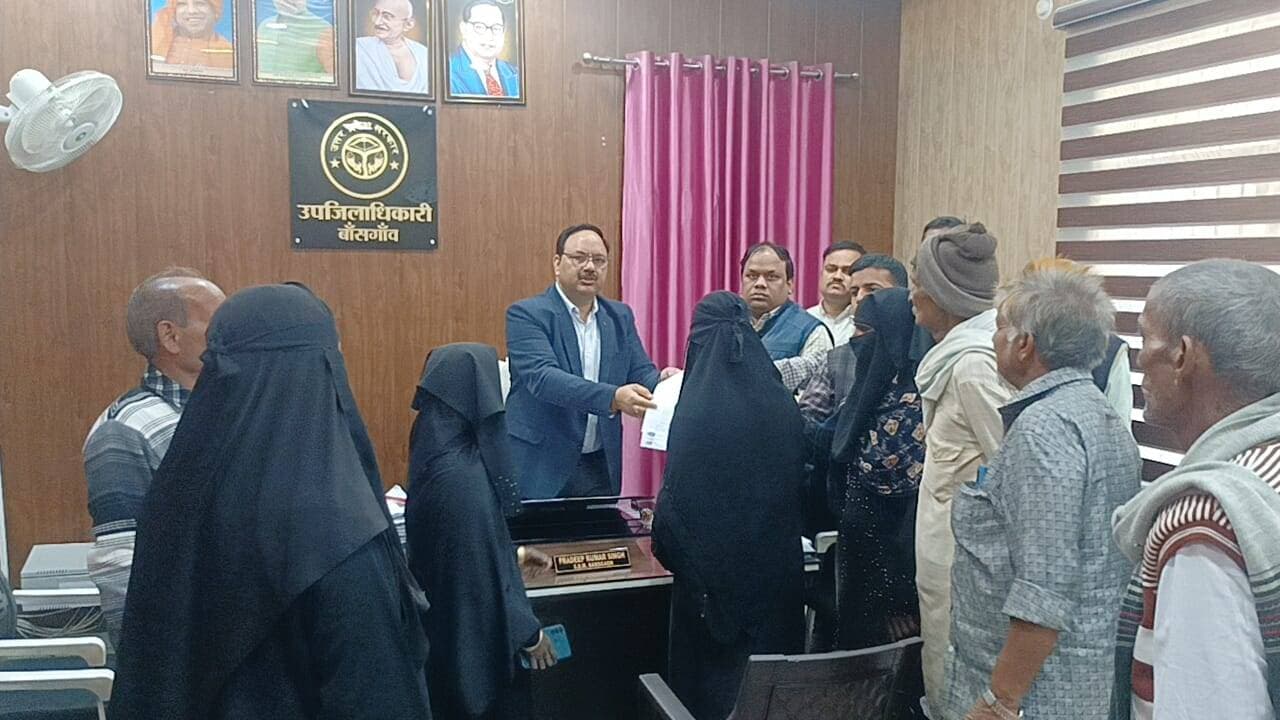 सहजनवा–दोहरीघाट रेलवे लाइन में मुआवजा विवाद, किसानों का आक्रोश सहजनवा से दोहरीघाट