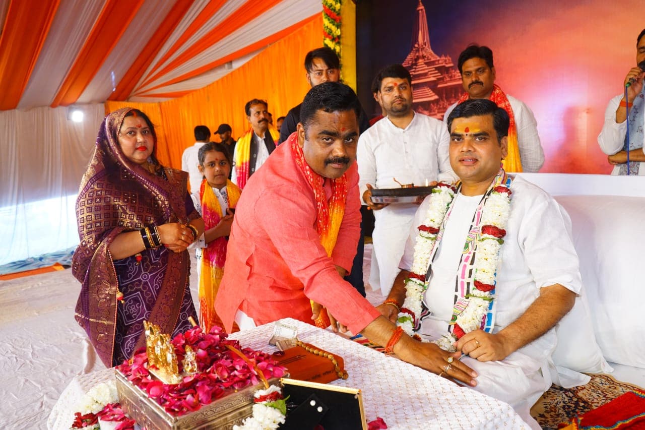 विश्व विख्यात कथावाचक शांतनु जी महाराज के मुखारविंद से प्रवाहित हो रही