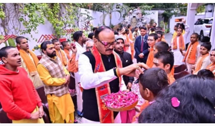 डिप्टी सीएम ब्रजेश पाठक ने 100 बटुकों को किया सम्मानित, बोले- चोटी