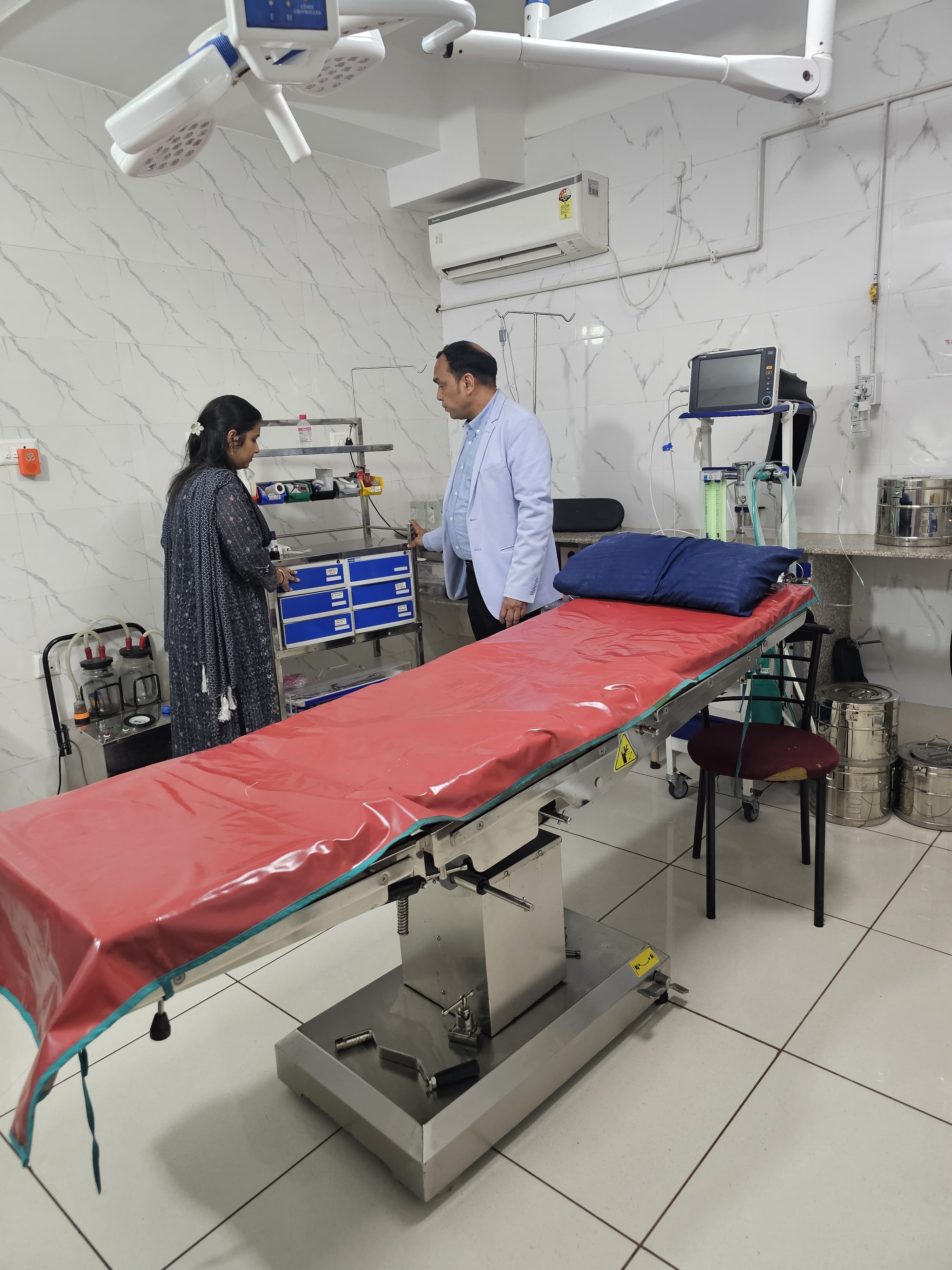 प्रभारी चिकित्साधिकारी खजनी ने खजनी में स्थित तीन प्राइवेट चिकित्सालयों के ऑपरेशन थियेटरों का किया औचक निरीक्षण