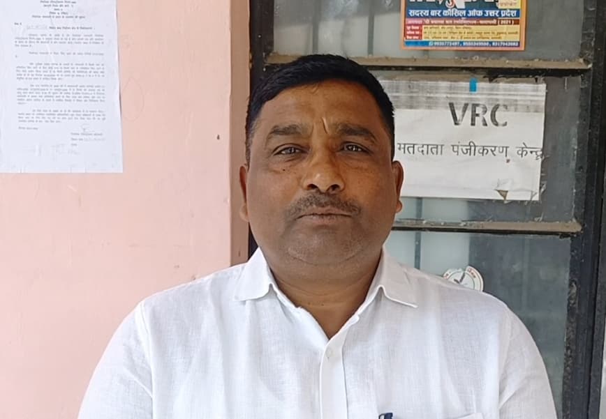 जिलाधिकारी को ज्ञापन देकर अवैध कच्ची शराब रोकने की मांग