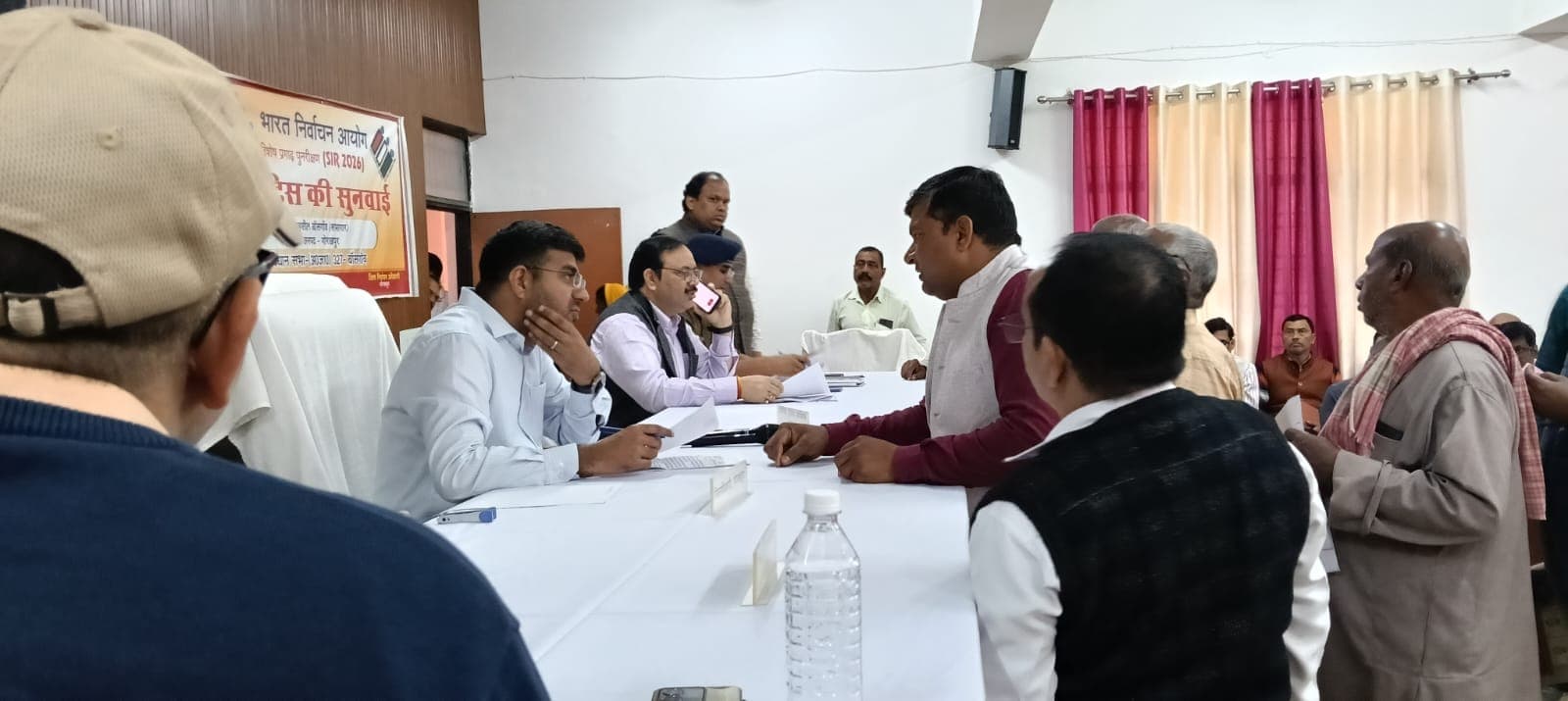 बांसगांव में जनसमस्याओं को लेकर जिलाधिकारी को सौंपा गया ज्ञापन