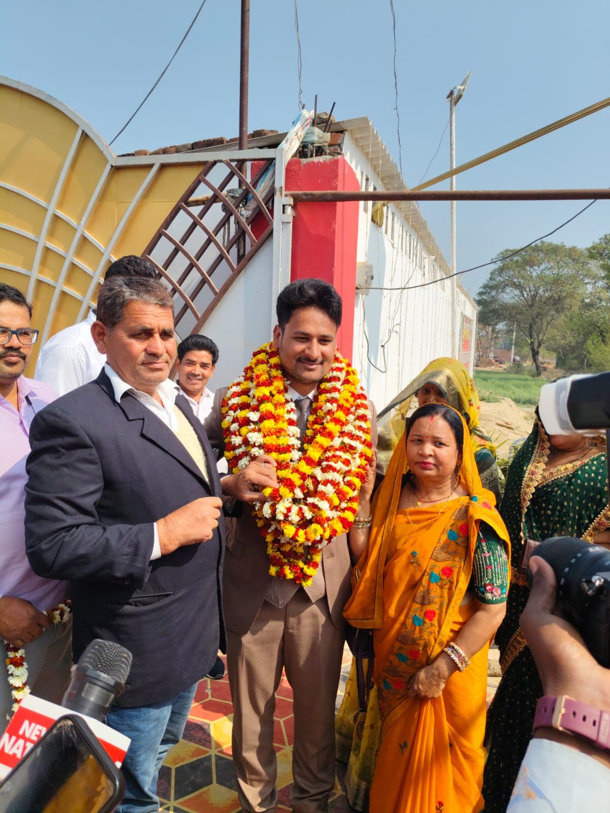 एमबीबीएस में चयन पर गांव में जश्न, डॉ. संतोष तिवारी ने बढ़ाया