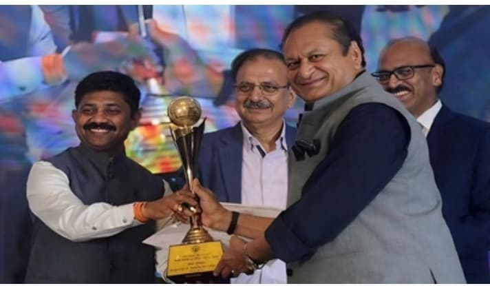 यूपी के पांच बड़े निर्यातक, जिन्हें लखनऊ में मिला राज्य निर्यात पुरस्कार;