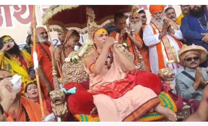 शंकराचार्य अविमुक्तेश्वरानंद ने गो प्रतिष्ठा धर्मयुद्ध का किया शंखनाद, संत-धर्माचार्य रहे मौजूद