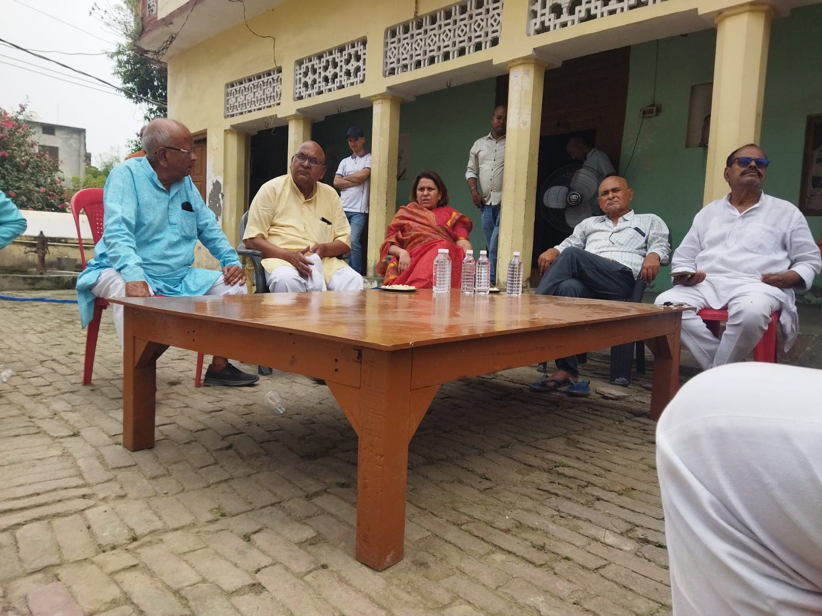 पत्रकार अग्निवेश सिंह के घर पहुंचीं कांग्रेस की राष्ट्रीय प्रवक्ता सुप्रिया श्रीनेत, परिजनों को दिया न्याय का भरोसा