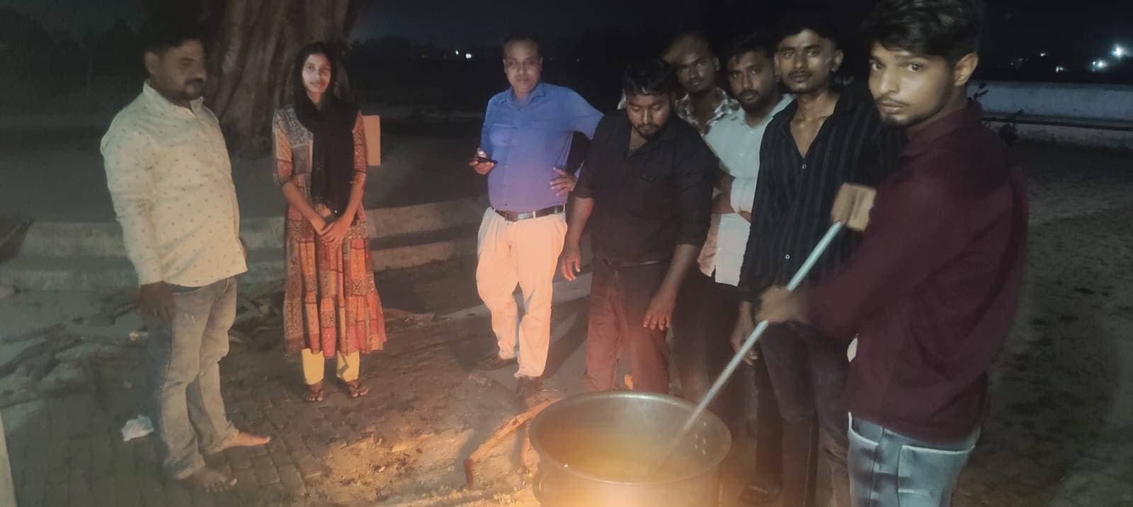 एन एस एस स्वयं सेवकों ने रुद्रापुर में शिविर का किया आयोजन