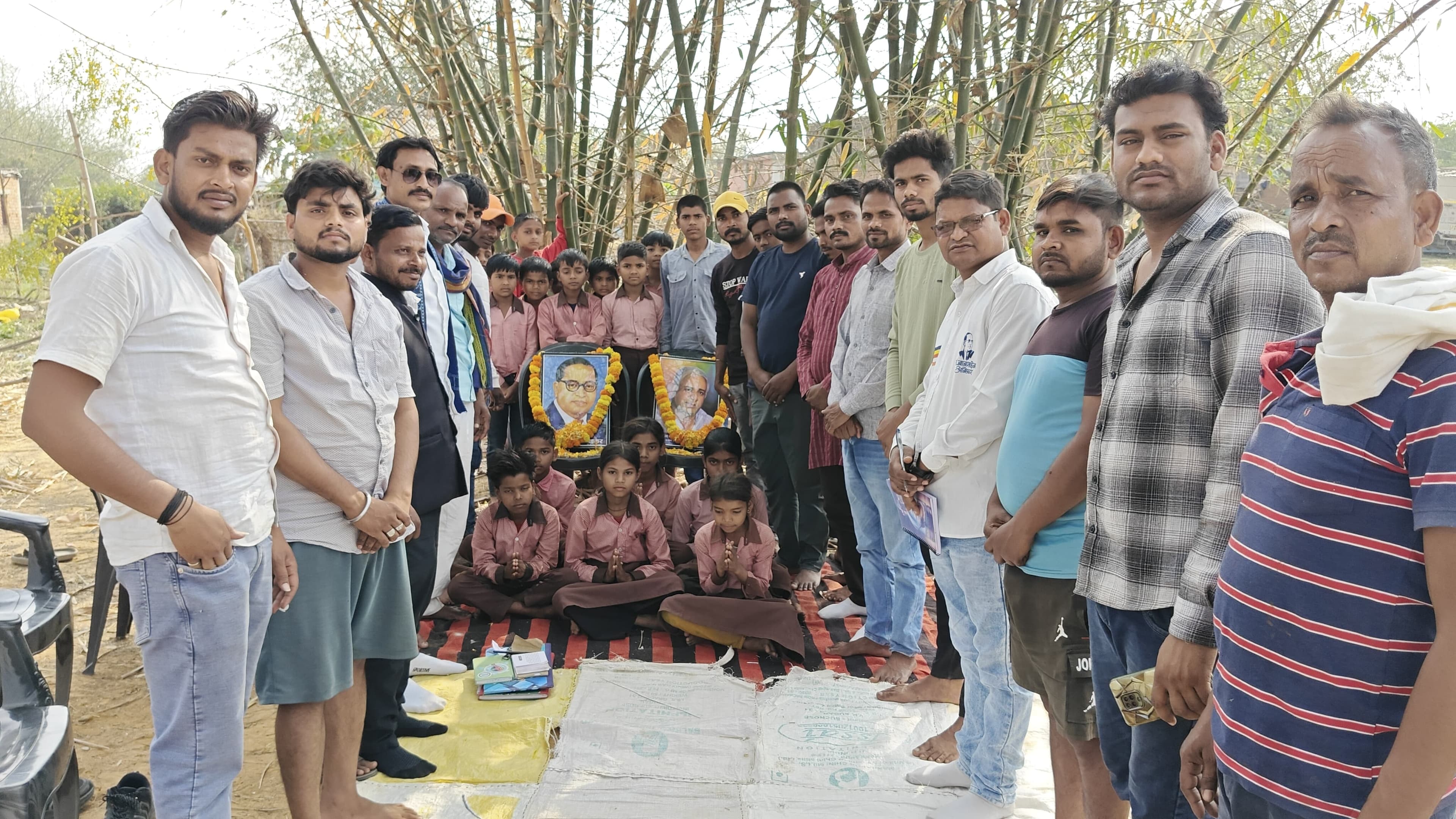 लखनऊ में 15 मार्च के कार्यक्रम को सफल बनाने को लेकर खैरटिया टोला में बसपा कार्यकर्ताओं की बैठक