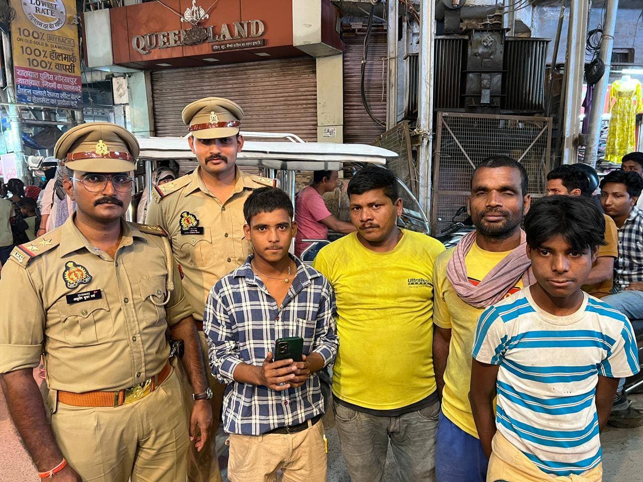 भीड़ में खोया मोबाइल… और मिल गया भरोसा: गोरखपुर पुलिस ने लौटाई एक गरीब की मुस्कान