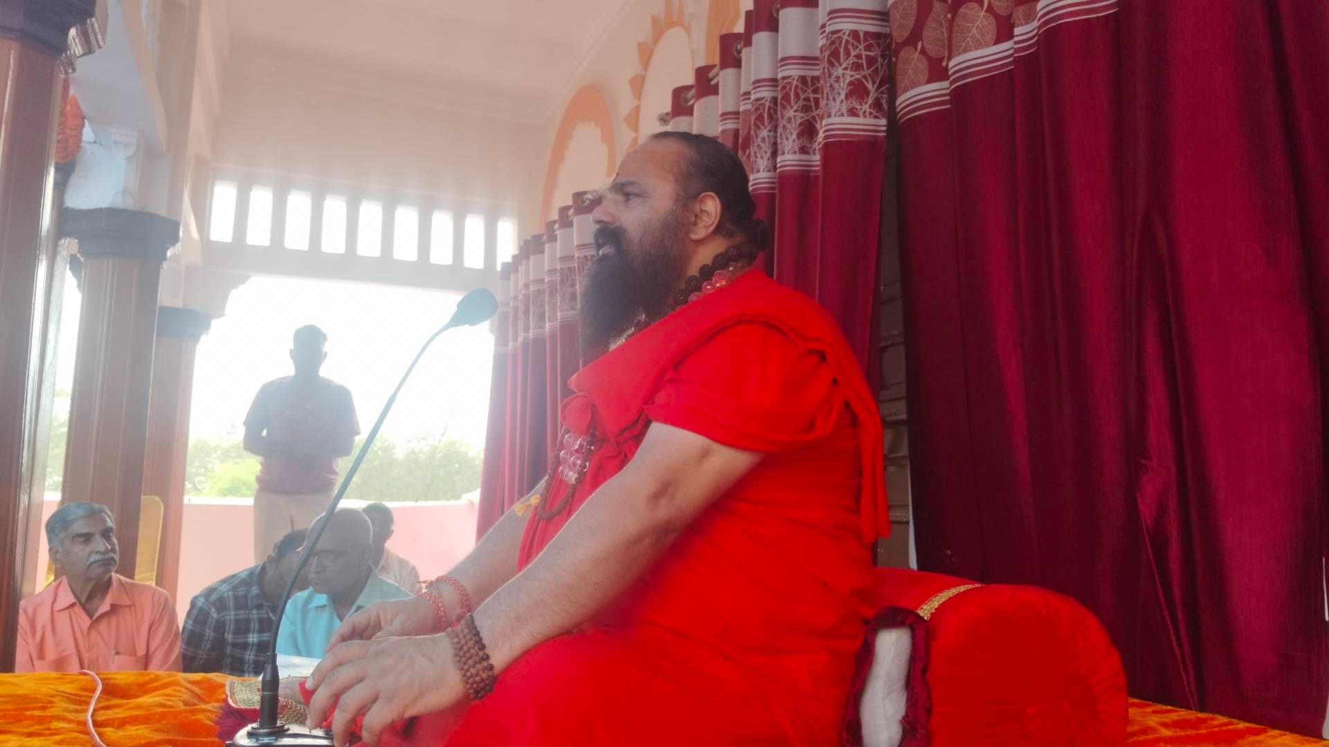 नवरात्रि पर मां काली धाम हरिहरपुर में पत्रकार सम्मान समारोह सम्पन्न, महामंडलेश्वर