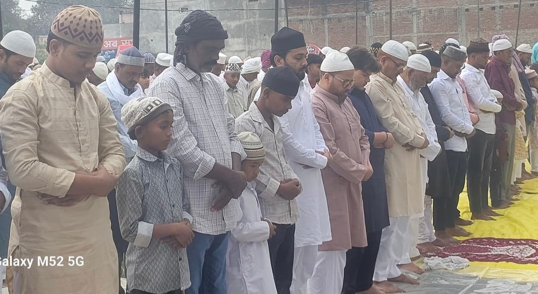 बड़हलगंज में मनाया ईद-उल-फितर का त्योहार