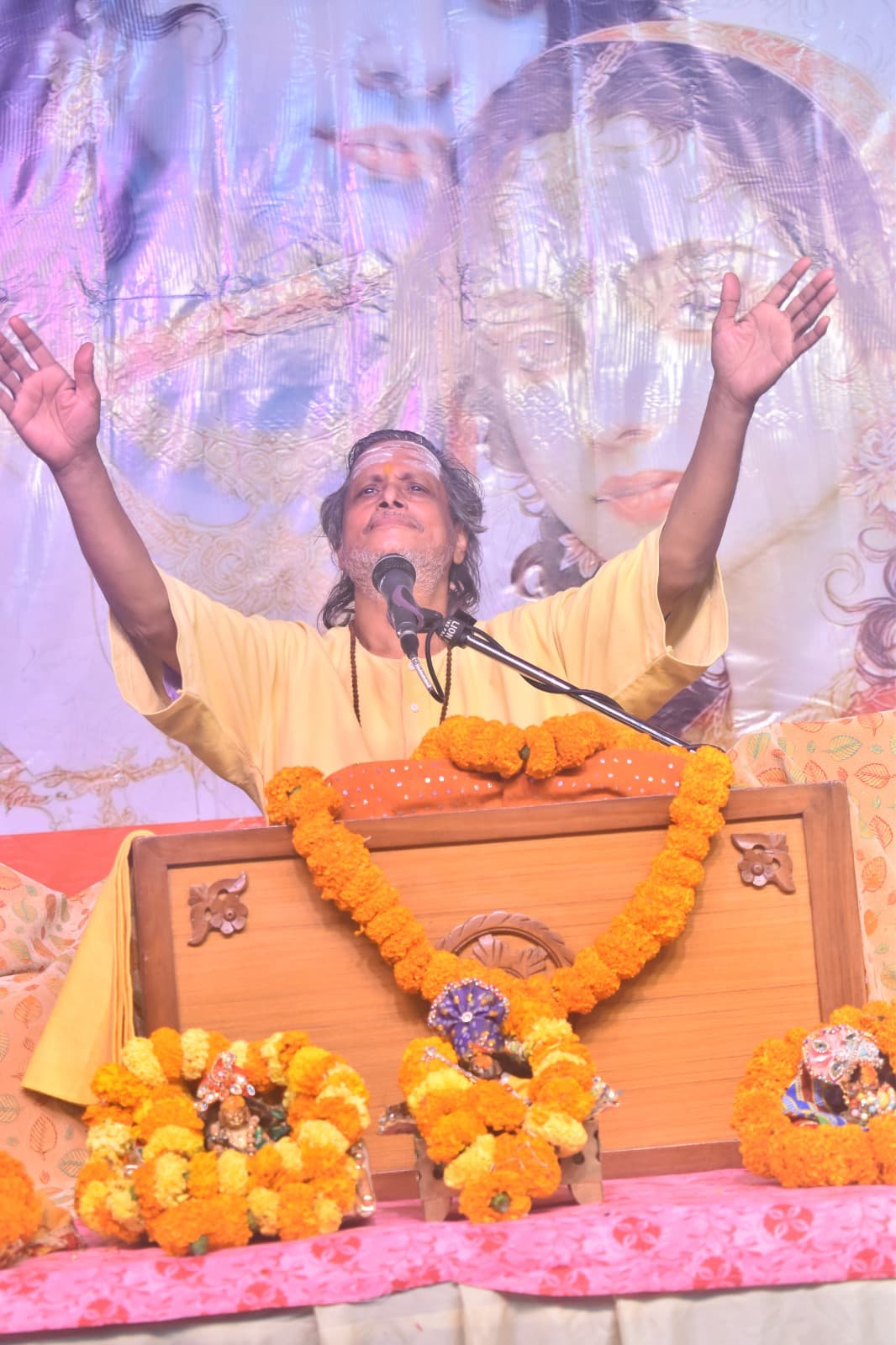 🔱 तृतीय दिवस श्रीमद्भागवत कथा: “भगवान बिम्ब, जीव प्रतिबिम्ब” — राघव ऋषि के दिव्य विचारों से गूंजा घघसरा 🔱