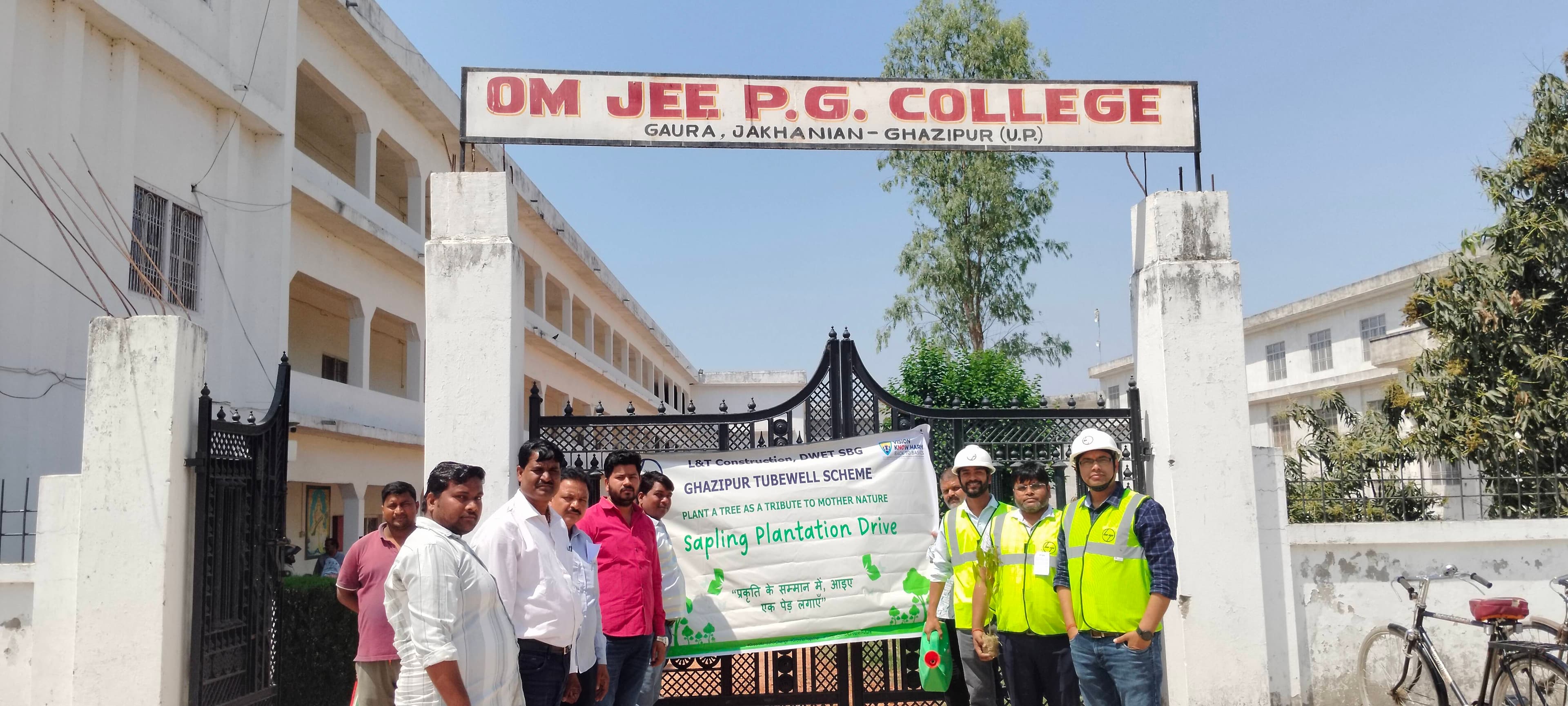 गौराखास में 2000 पौधों का रोपण, हरियाली से संवरेगा गाजीपुर का भविष्य
