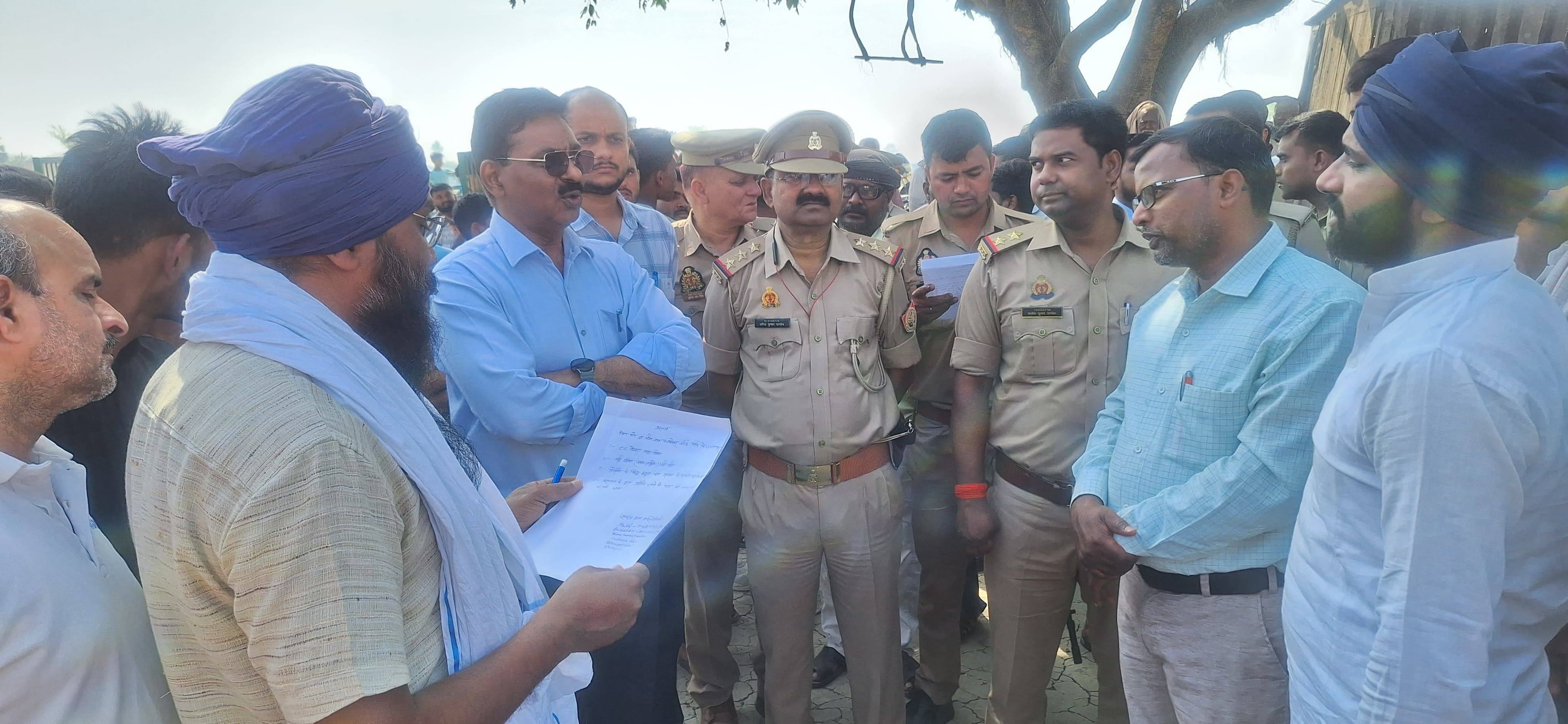 प्राथमिक विद्यालय में अंबेडकर प्रतिमा तोड़ी, ग्रामीणों का हंगामा – नई प्रतिमा