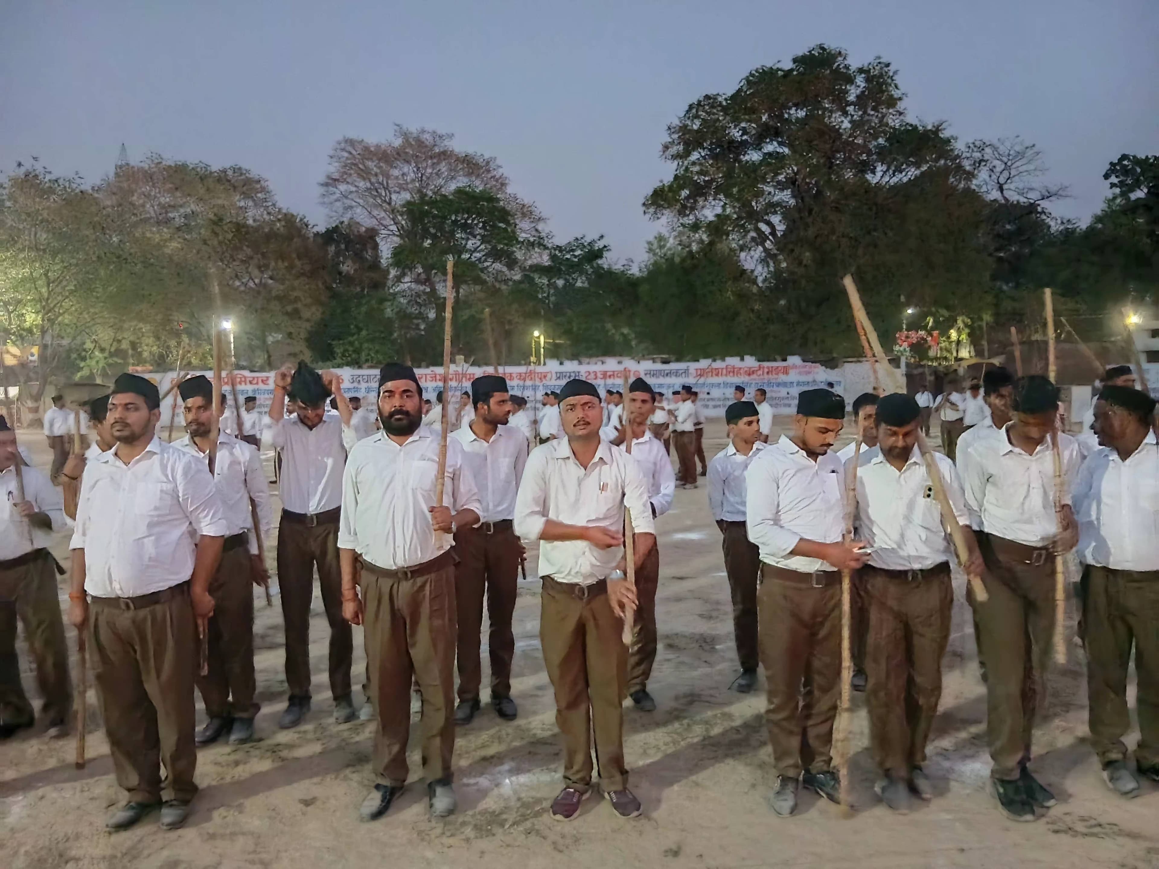 राष्ट्रीय स्वयंसेवक संघ कादीपुर जिले का संघ शताब्दी वर्ष पर पथ संचलन