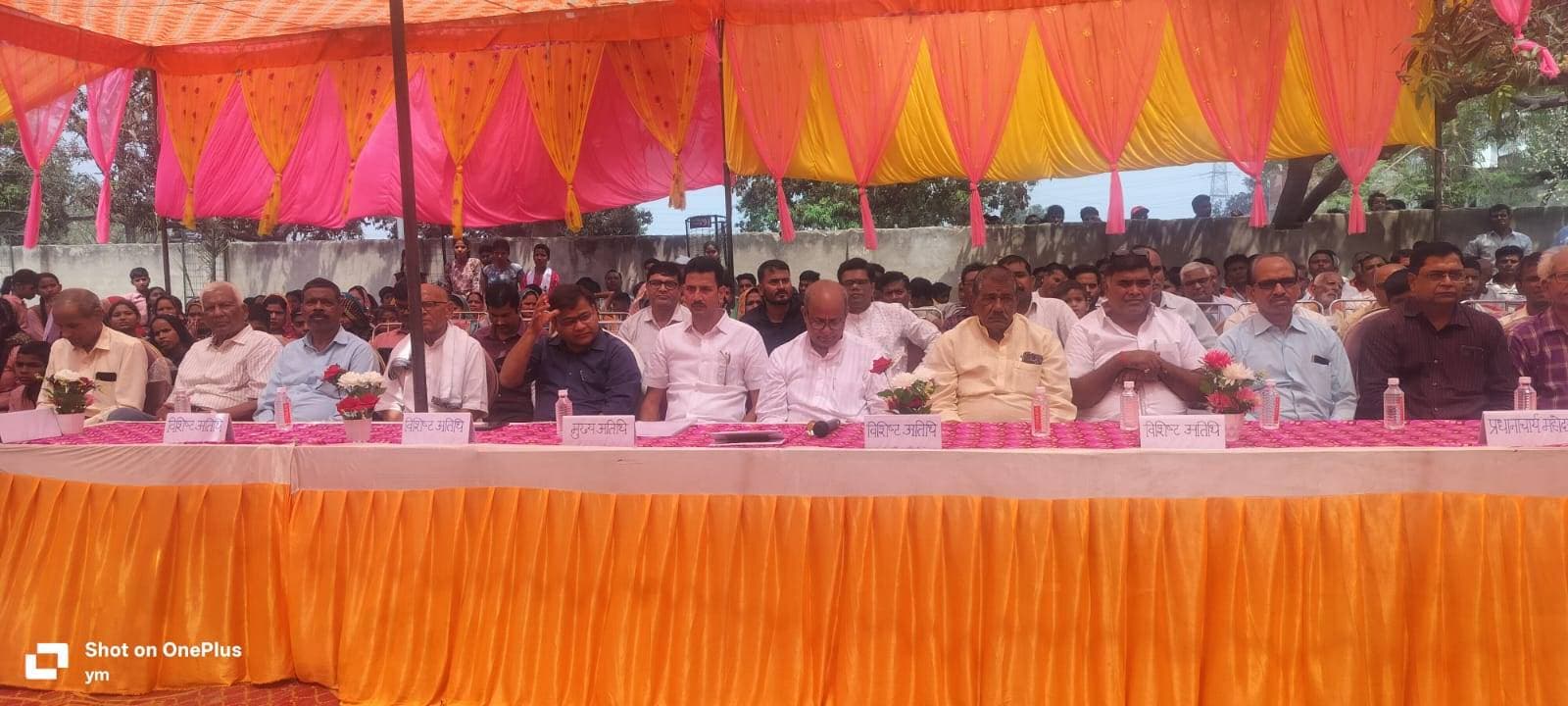 टेकुआपाती कम्पोजिट विद्यालय में वार्षिकोत्सव व प्रतिभा सम्मान समारोह आयोजित, मेधावी छात्र-छात्राएं