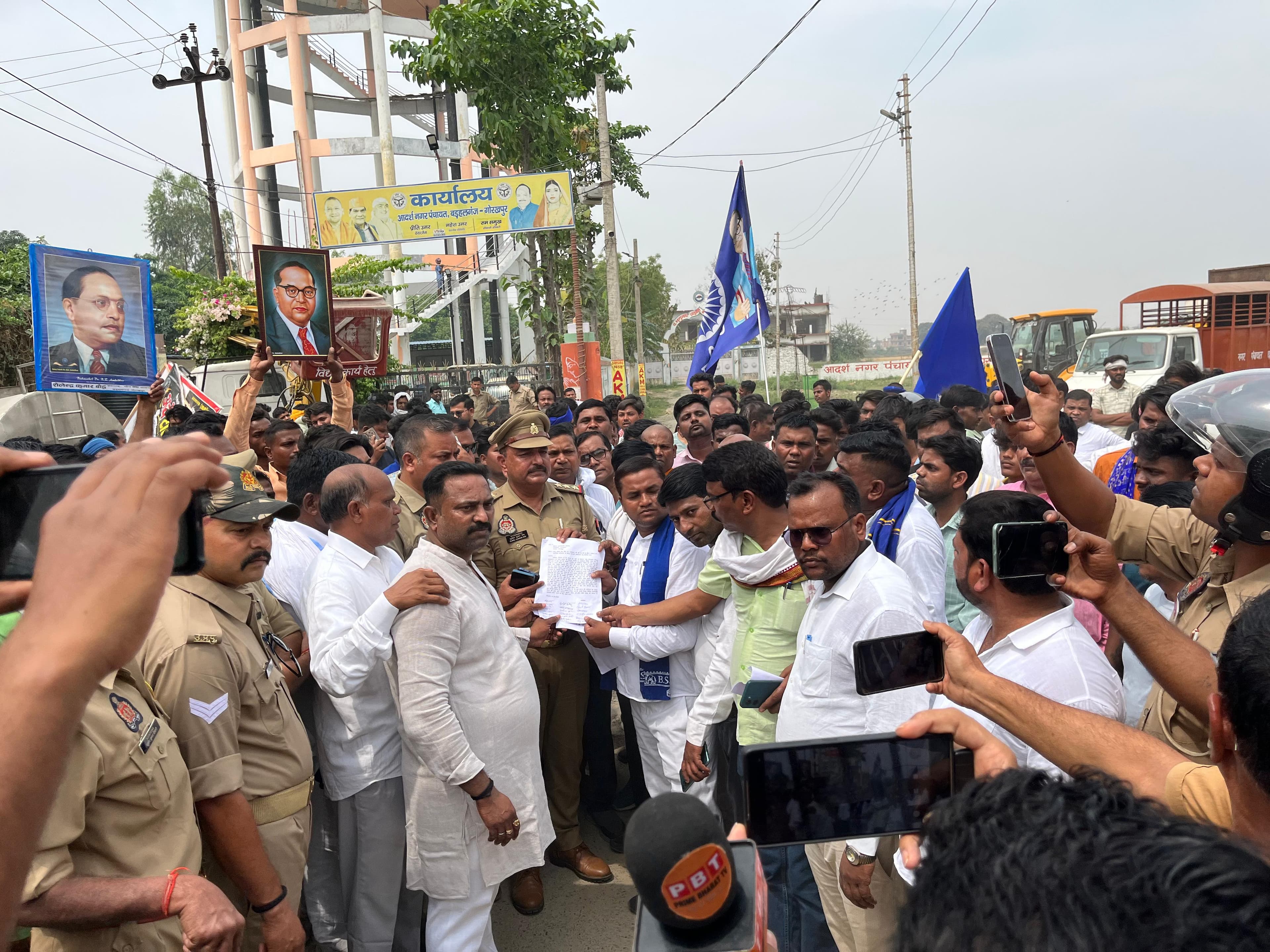 *बाबा साहब की जयंती के बैनर हटाने पर बवाल