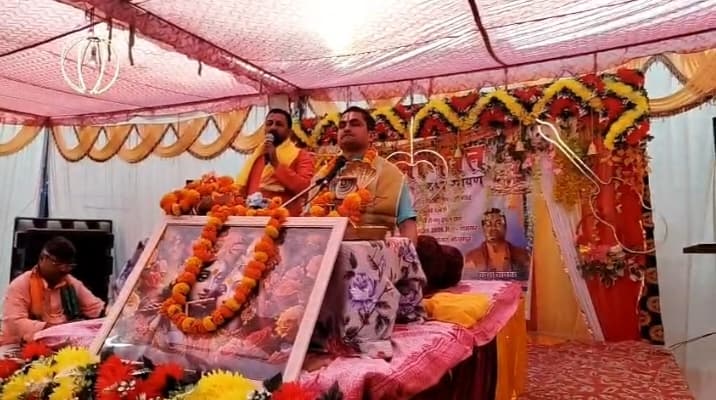 बेलघाट के बलुआ भवानी बक्स सिंह गांव में भागवत कथा का दूसरा