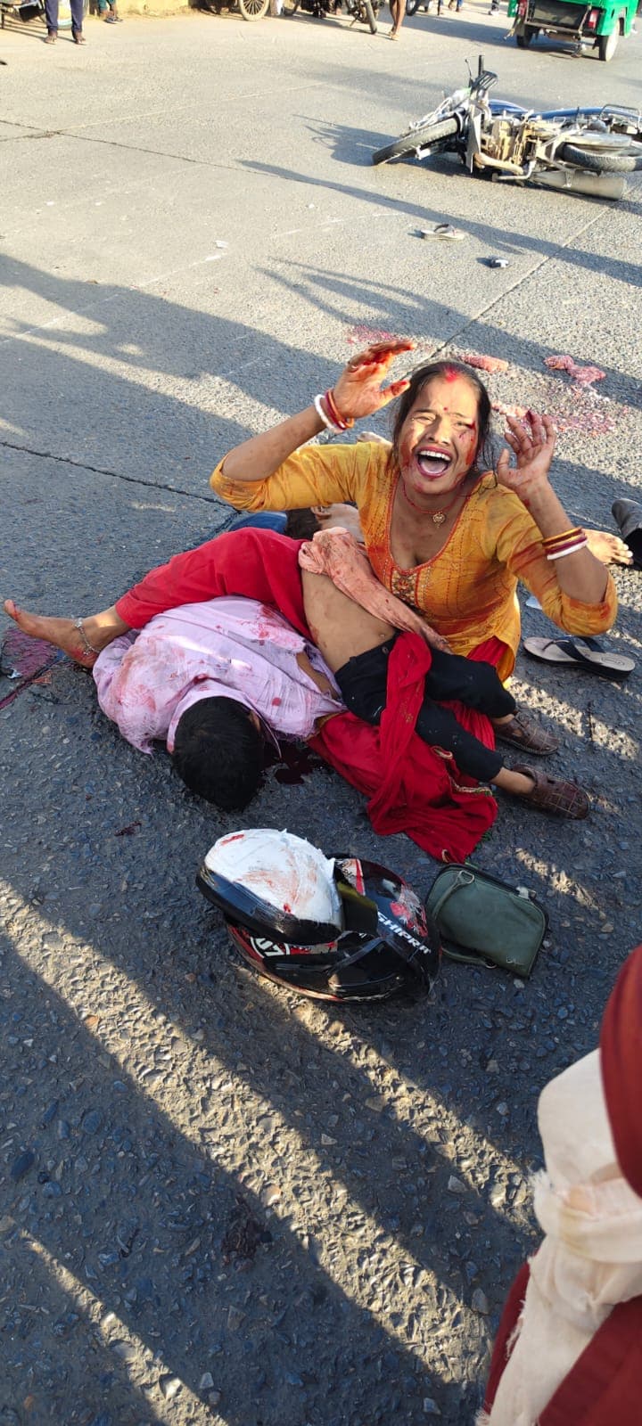 ब्रेकिंग न्यूज़ सलखन सोनभद्र। -- वाराणसी शक्तिनगर राजमार्ग पर सड़क हादसा। --