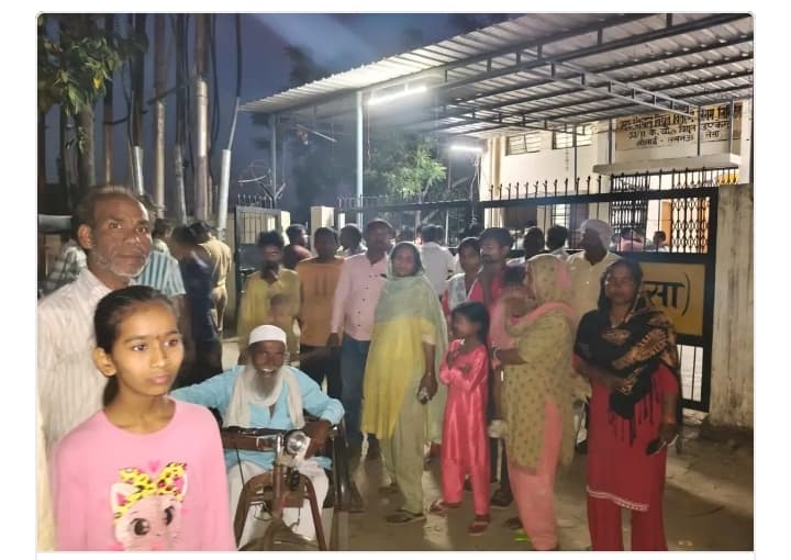 प्रीपेड मीटर के 'शॉक' से भड़की जनता: पार्षद ममता रावत के नेतृत्व