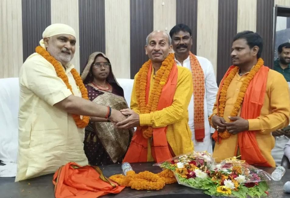 गोला नगर पंचायत में मनोनीत सभासदों को चेयरमैन ने दिलाई पद व गोपनीयता की शपथ