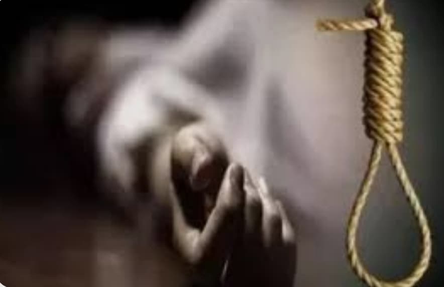 गोरखपुर में 28 वर्षीय विवाहिता ने फांसी लगाकर दी जान, मासूम बेटी को छोड़ गई पीछे में 28 वर्षीय विवाहिता ने फांसी लगाकर दी जान, मासूम बेटी