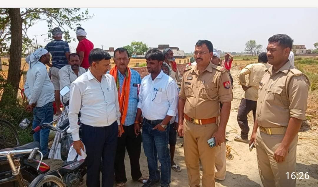 राजस्व टीम ने सरकारी जमीन पैमाइश किया