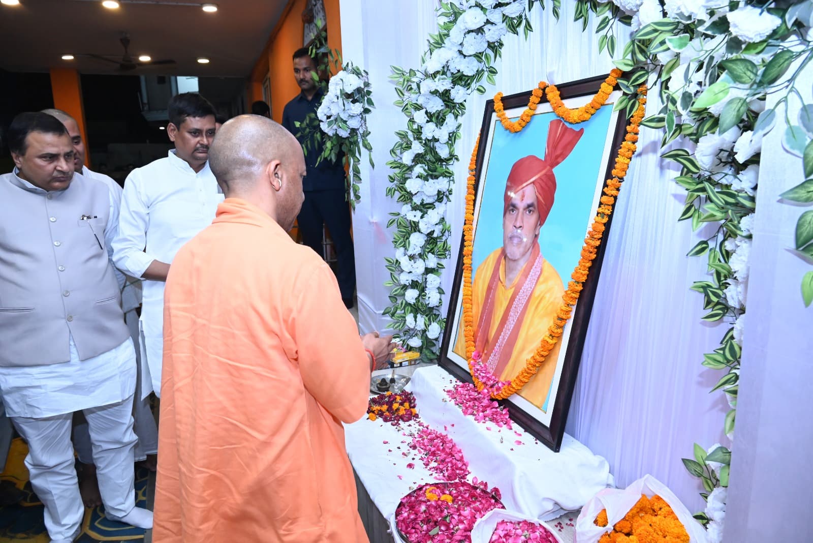 पूर्व एमएलसी के पुत्र को मुख्यमंत्री ने दी भावभीनी श्रद्धांजलि गोरखपुर, 22