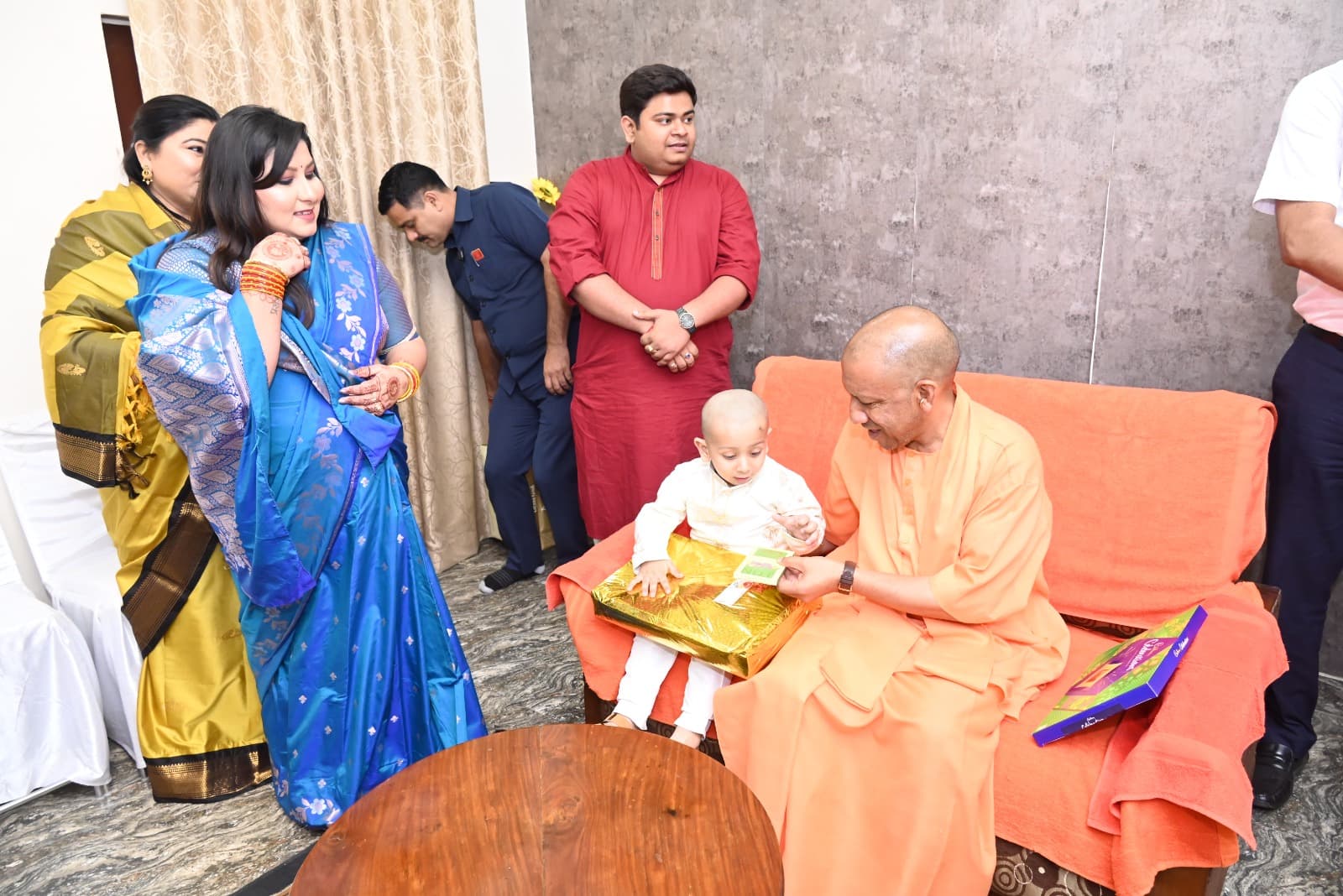 प्रखर वर्मा के आवास पहुंचकर सीएम ने दीं शुभकामनाएं *ओएसडी के पुत्र