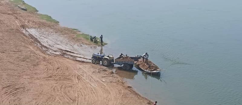 *टोंस नदी पर ‘खनन सिंडिकेट’ का कब्जा! करछना में बेखौफ खेल, सिस्टम