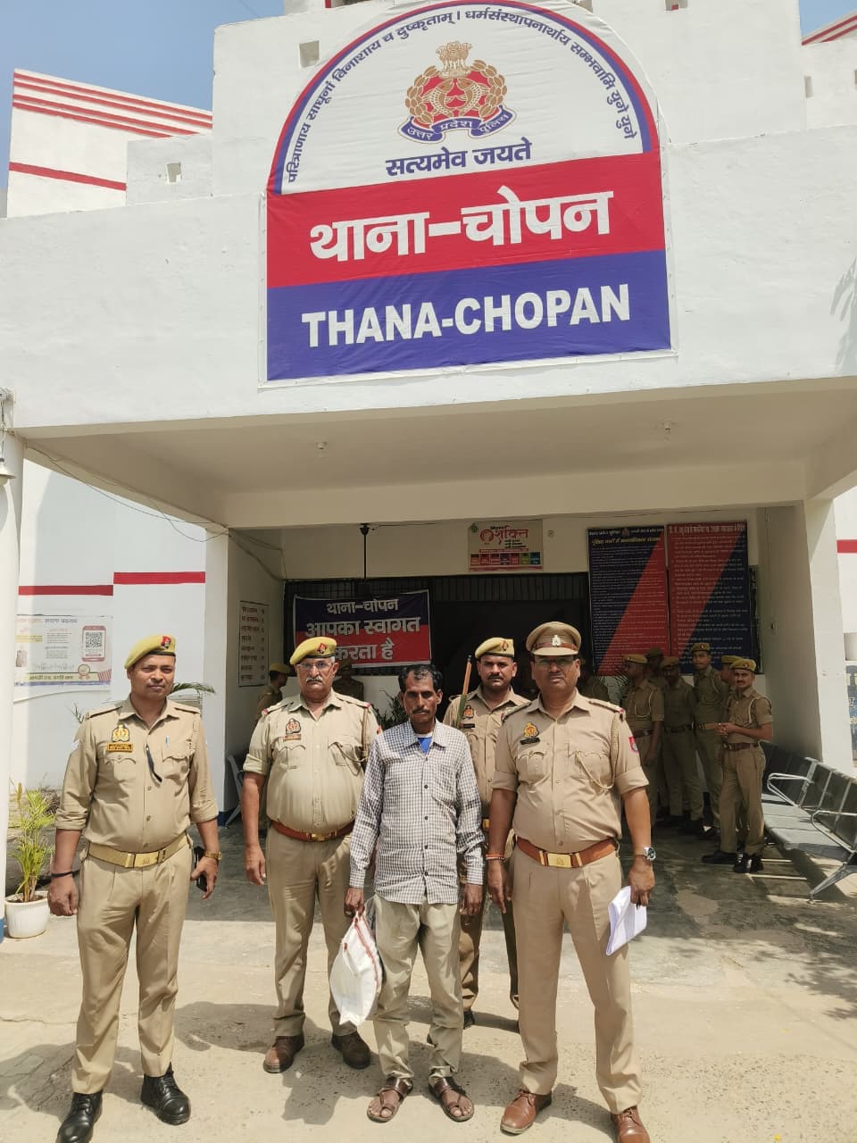 थाना चोपन पुलिस की बड़ी कार्यवाही 950 ग्राम अवैध  गांजा के साथ एक अभियुक्त गिरफ्तार