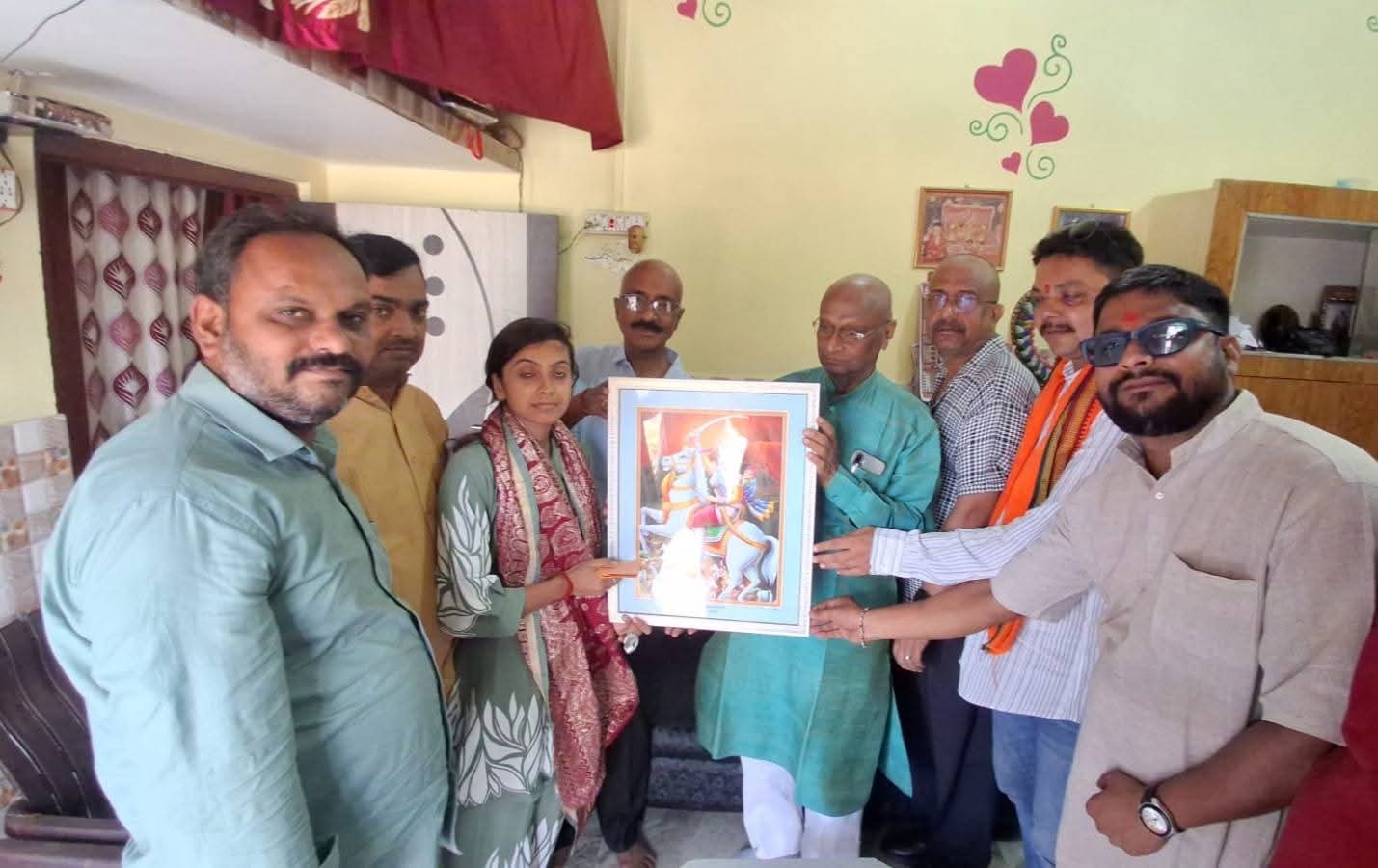 छिनैतों से भिड़ी बहादुर बेटी अमृता वर्मा सम्मानित। मदरिया । --------------- रानी