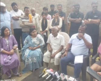 पीड़ित परिवार के सहारे बने आलोक गुप्ता व प्रिया गुप्ता, बेलसड़ी कांड के बाद  पीड़ित परिवार में पहुंचकर 10 - 10 हज़ार का आर्थिक सहयोग*।