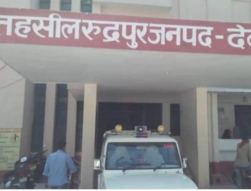 *रुद्रपुर तहसील में प्राइवेट कर्मचारियों के भरोसे चल रहा काम, आम जनता