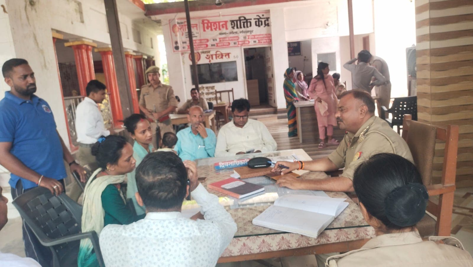 कोतवाली गोला परिसर में समाधान दिवस आयोजित, 15 मामलों में दो का