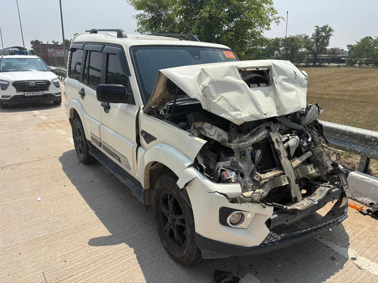 विधायक के साथ चल रही एस्कॉर्ट बस से टकराई, चार पुलिसकर्मी घायल, दो गंभीर